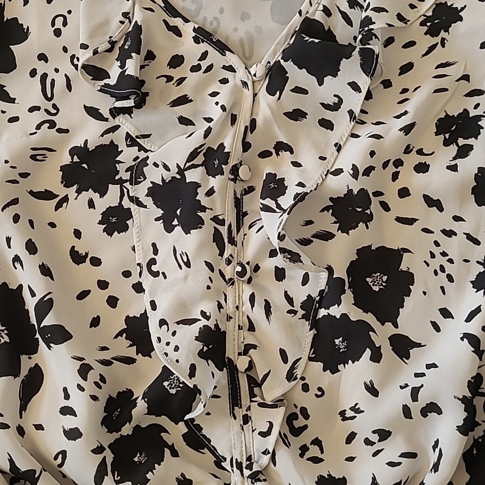 ASTR The Label Black/White Floral Print Ruffle Detail Longsleeve Blouse Size S - Picture 5 of 8